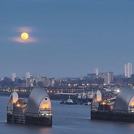 Large Double Room Overlooking The Thames Londra Esterno foto