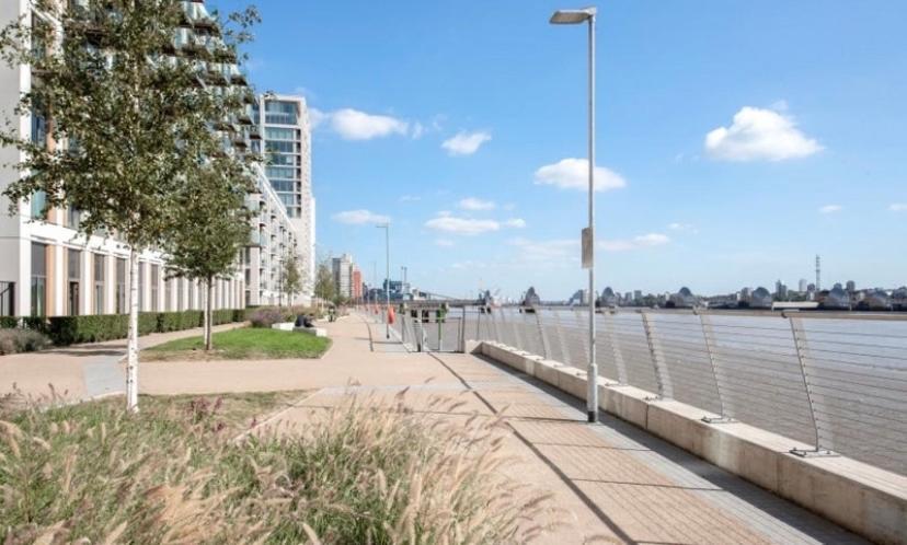 Large Double Room Overlooking The Thames Londra Esterno foto